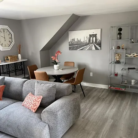 Private Modern 2 Bedroom Gem